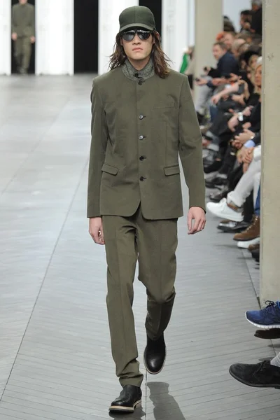 Look 19
